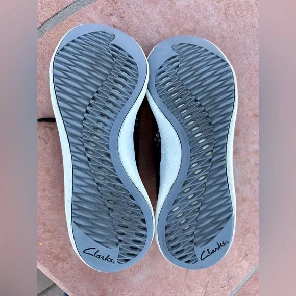 Clarks| Artisan Black Suede Tennis Shoes | Size 8 | Good pre-worn condition! - Picture 6 of 9